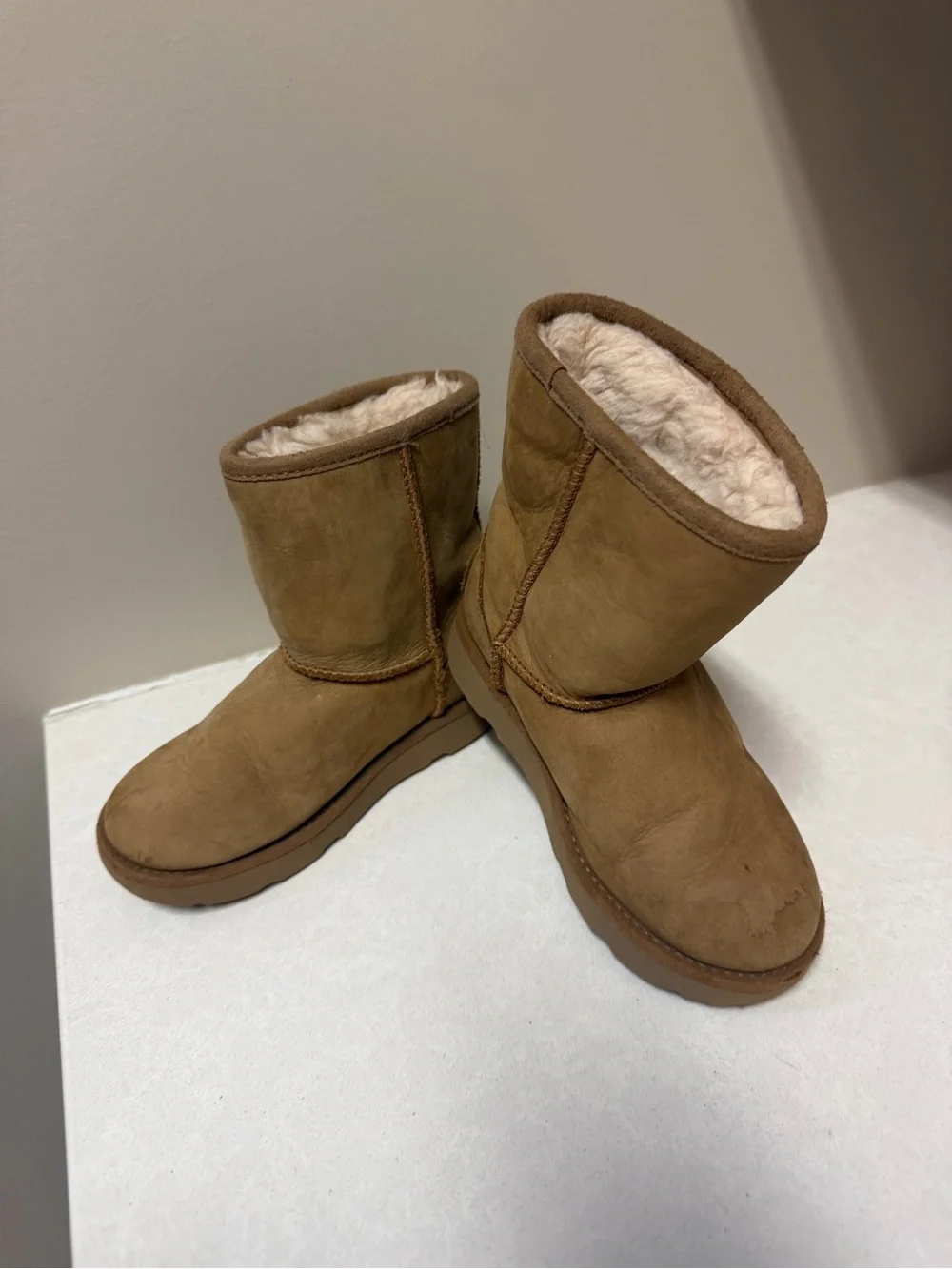 Ugg boots size toddler 11